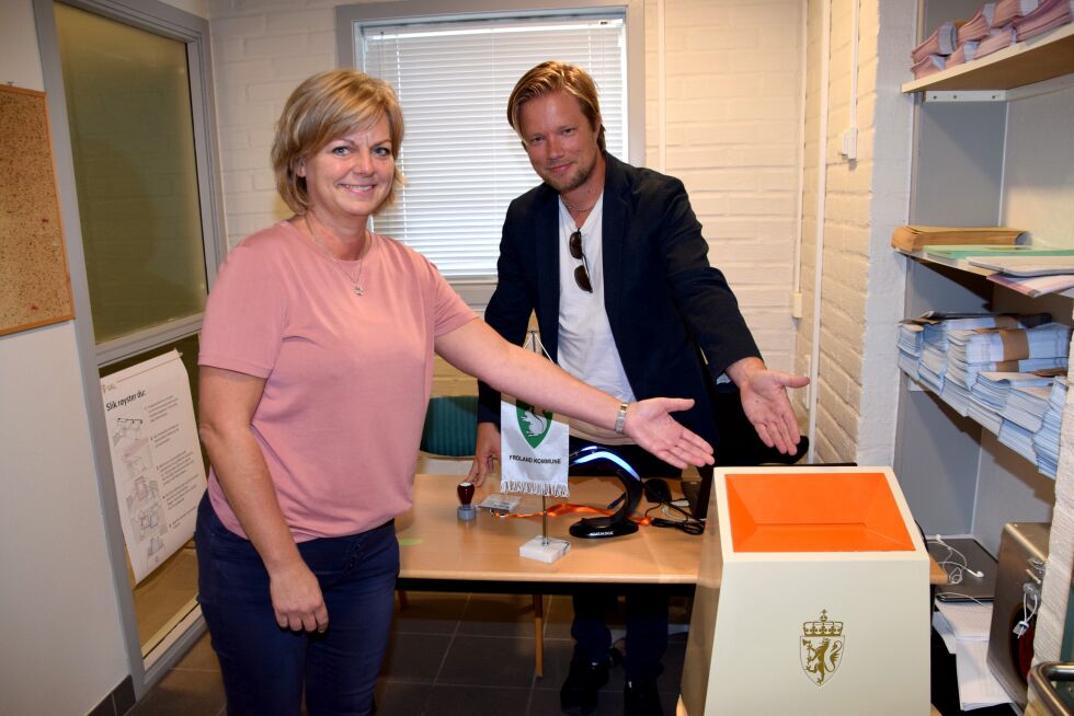 SERVICESTABEN: Nina Jomås og Anders Ås håper mange bruker stemmeretten sin under årets valg.