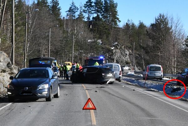 Seks til sykehus etter trafikkulykke