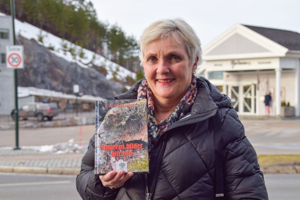 BOK: Elin Hemnes, opprinnelig fra Eivindstad, er klar med sin andre diktbok. Flere av diktene har kommet til etter turer i Froland. FOTO: RAYMOND ANDRE MARTINSEN