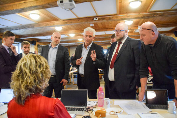 Dramatikk og fortvilelse i kommunestyresalen