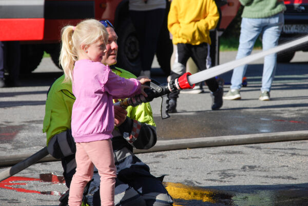 Brannstasjonen fylt med "unge brannkonstabler"