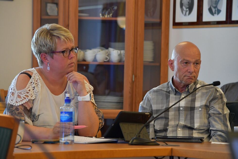 SAMSTEMTE: Mari Mykland (Sp) og Oddvar Østreim (FrP) likte ikke ordlyden i sakspapirene formannskapet fikk i går.