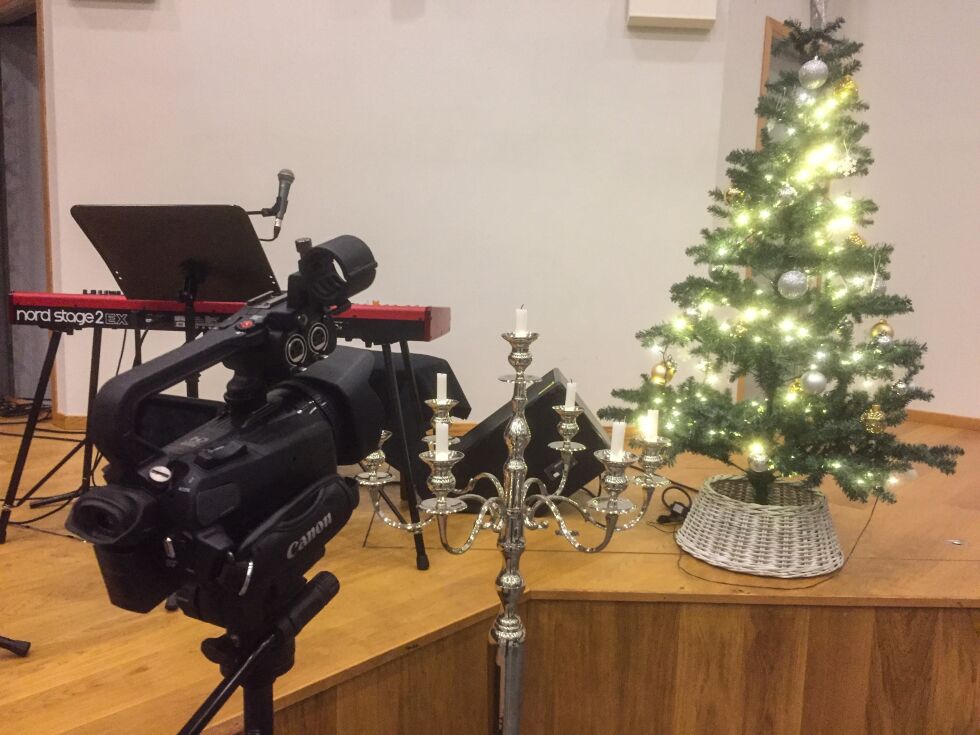 JULESTEMNING: Program 2 av Frolendingens julekonserter kommer klokken 18:00 i dag og store deler er innspilt hos Froland misjonskirke. FOTO: RAYMOND ANDRE MARTINSEN