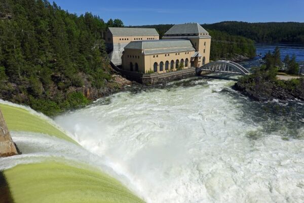 De var med på starten av ett krafteventyr og jernbanen i Froland