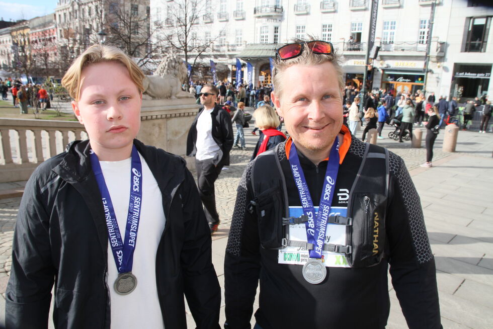 FØRSTEREIS: 13 år gamle Theo Ausland Igland fullførte Sentrumsløpet for første gang. Det kan bli flere starter både på han og pappa Tommy Igland. FOTO: SVEIN HALVOR MOE