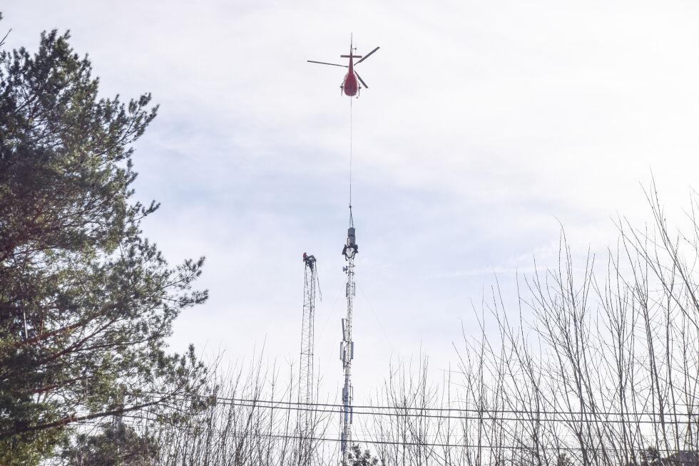 OSEDALEN: Frolendingen har fått flere henvendelser fra folk som lurer på hva dette helikopteret holder på med i Osedalen. FOTO: RAYMOND ANDRE MARTINSEN