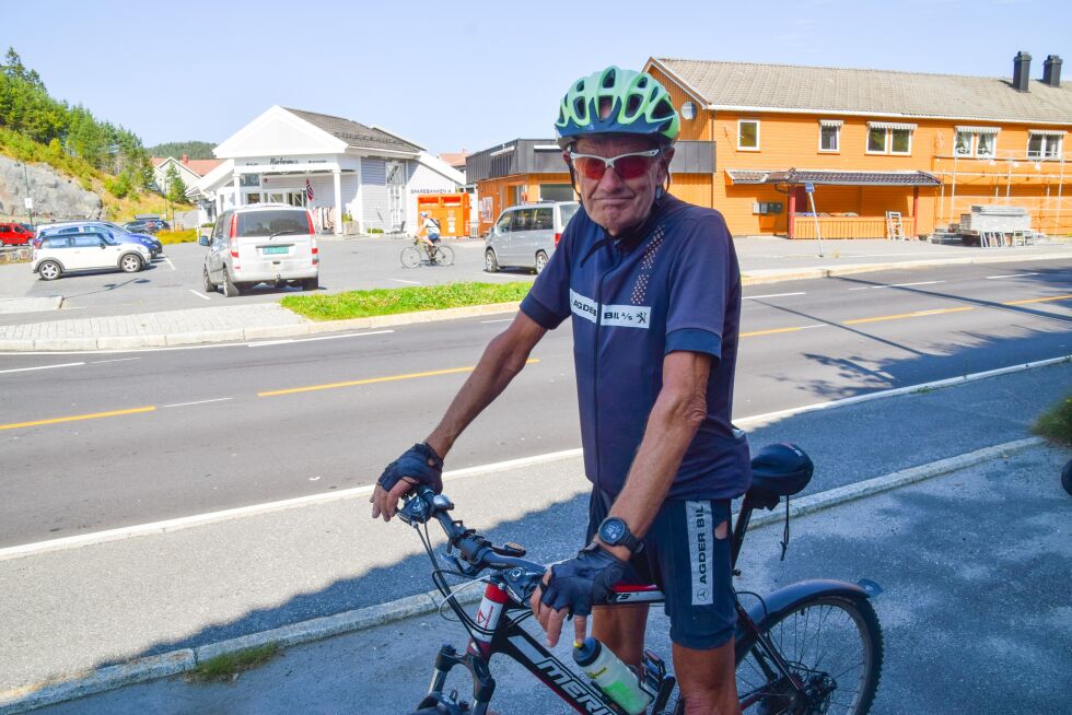 SYKKEL: Fritz Hennum (75) sykler flere ganger i uken. Han reagerer på manglende skilting for syklister i forbindelse med omkjøring som følge av arbeidet i Blakstadkleiva.
 Foto: Raymond Andre Martinsen
