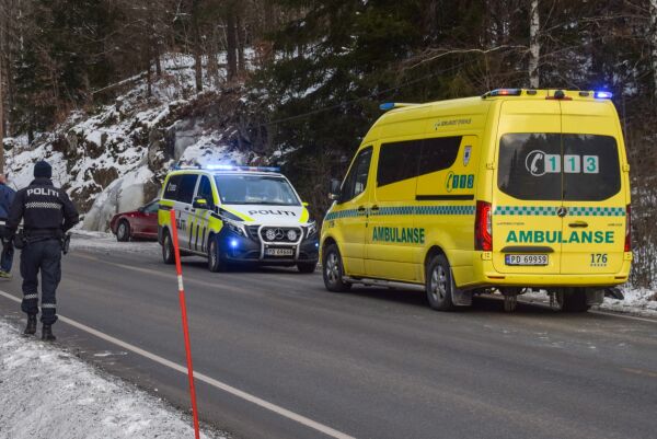 Bil av veien ved Mårvannet
