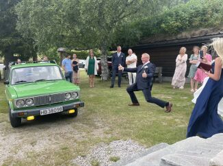 Overrasket med Lada og camping-bryllup