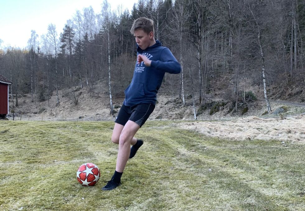 Jakob Alne beskriver fotballen med ordene lagånd, samhold og glede. Foto: Privat