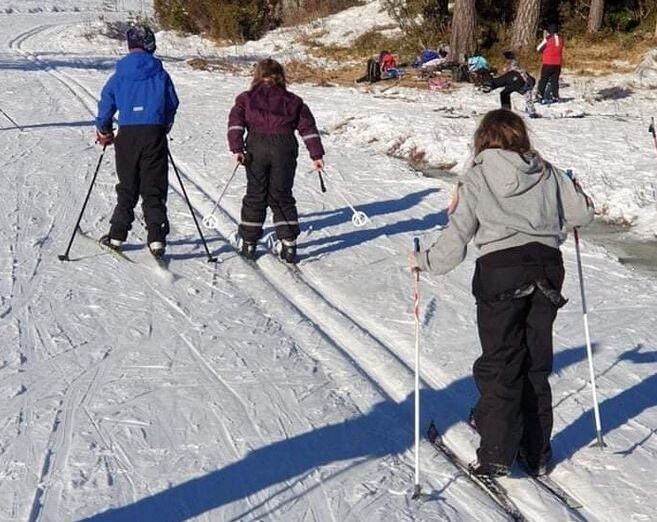 SKI: Det var mange ivrige elever på ski da 1. til 4. klasse var på tur til Øynaheia. Mange rakk flere runder i løypa. 

ALLE FOTO: LÆRERE VED BLAKSTADHEIA SKOLE ,GJENGITT MED TILLATELSE