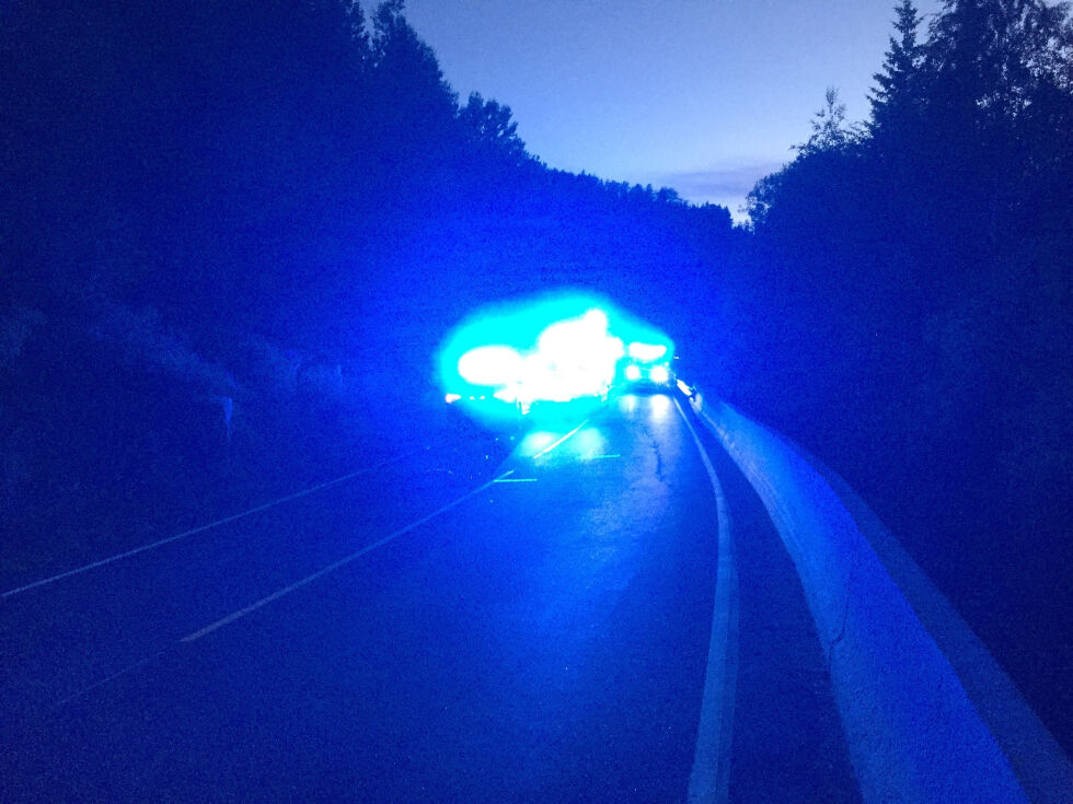 MJÅVATN: Nødetatene rykket fredag kveld ut til en trafikkulykke på Mjåvatn. FOTO: RAYMOND ANDRE MARTINSEN