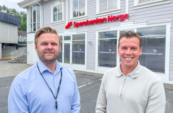 Nytt skilt på plass for frolandsbanken