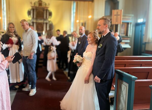 Glenn og Ellinor overrasket dåpsgjestene med vielse