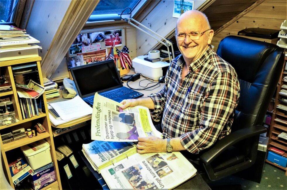 ARKIV: Gonder/Gunnar har hentet fram debut-artikkelen i «Frolendingen», fra 20. mars 2013. På kontoret har han tilbrakt mange timer bak PC-en, ofte med et smil.