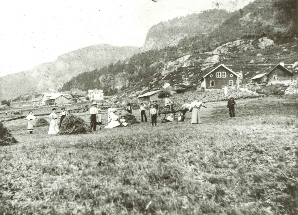 FØR: Risdal ca. 1910. FOTO: ARNE MJÅLAND
