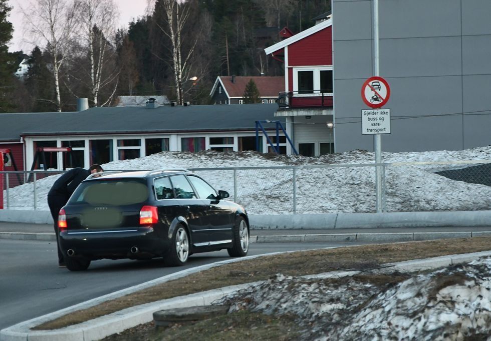 PARKERT: UP 275, her fra en tidligere kontroll ved Mjølhus, tok førerkortet fra en lokal 20-åring i nærheten av Blakstad tirsdag kveld.