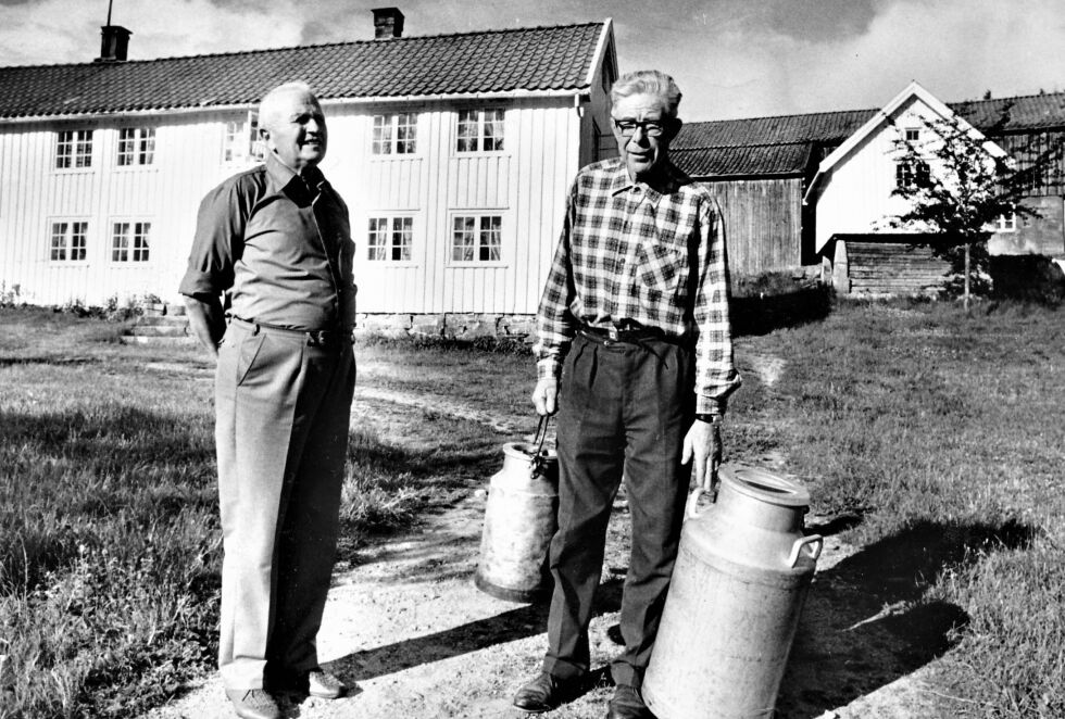 KVERVE: Rolf Hørsdal og Olav Baaseland var to taleføre Kverve-bønder som protesterte høylytt da det ble slutt på rutebil lørdager og i skoleferiene. Melkespanna på bildet illustrerte problemet det skapte for bøndene som hadde kuer.  	FOTO: SALVE HAUGAAS