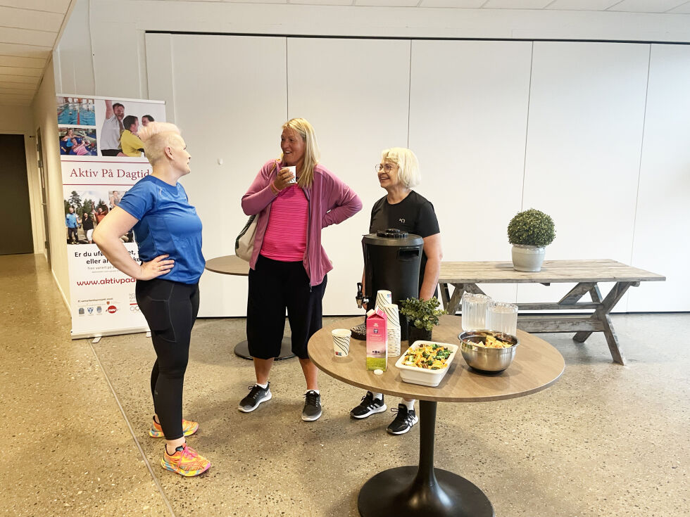 KLARE FOR INSPIRASJON: Monica Evensen fra Aktiv på dagtid (venstre), sammen med deltakere Inger Elise Terjesen og Anette-Heinz, lader opp til foredrag og Zumba-trening med Jenny Jenssen	ALLE FOTO: RACHEL OLSEN