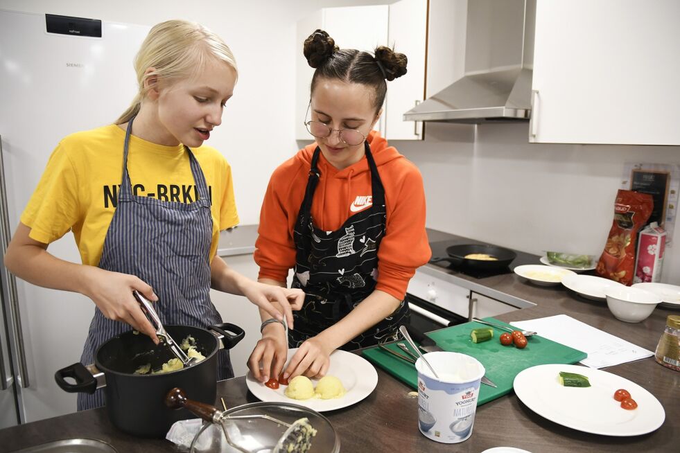 POLSK TRADISJONSMAT: Sol Angelica og Malina lagde en treretters meny med inspirasjon fra det polske kjøkkenet, godt hjulpet at oppskrifter fra Malinas mor.