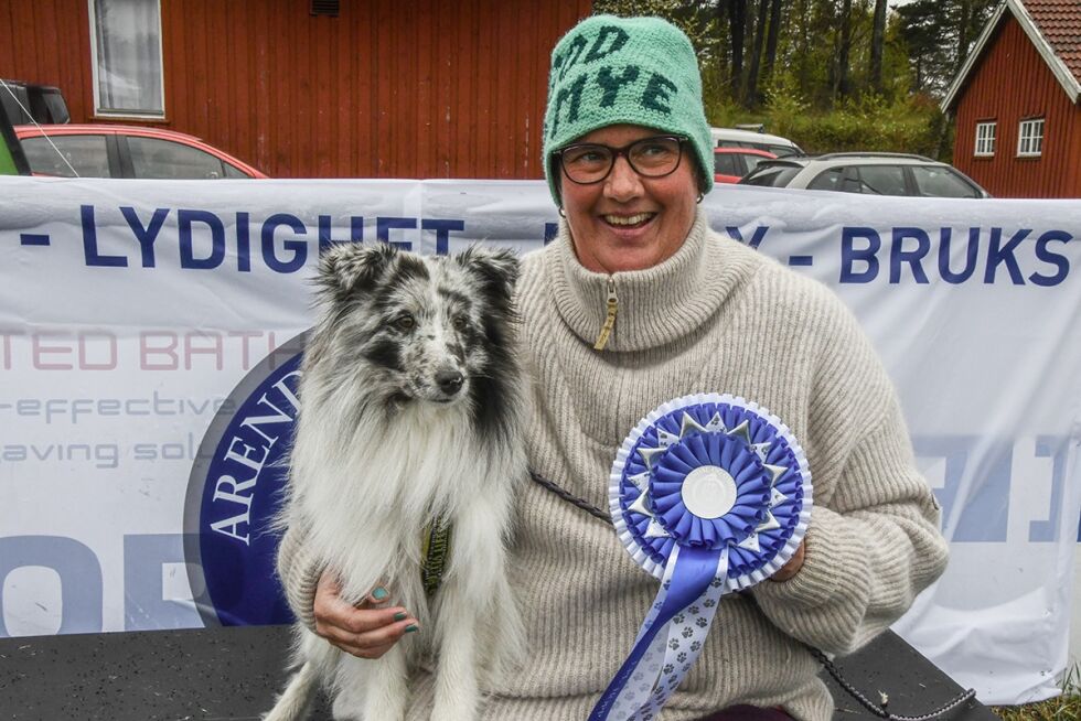 VANT: Bente Guttormsen kunne innta toppen av pallen med Vinnie, en 20 måneder gammel Shetland sheepdog, etter lørdagens seier.