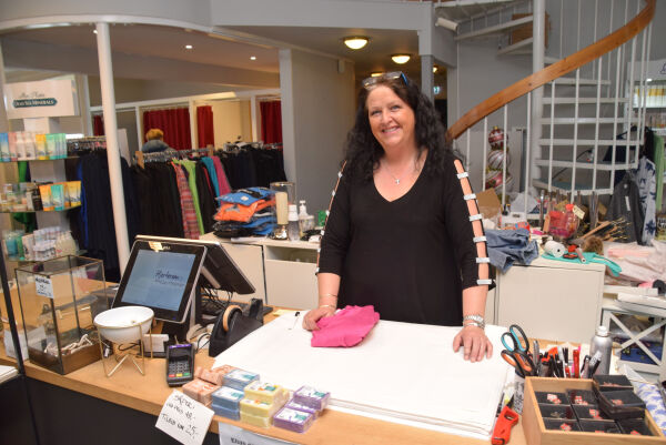 Hilde feirer 10 år med butikk i Osedalen