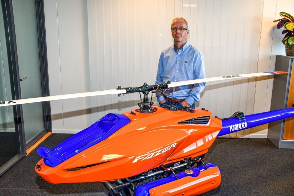 SOLID: Daglig leder Jan Robert Fiksdal i Aersea med Fazer-dronen som selskapet har tilgang på gjennom et samarbeid med Yamaha.
