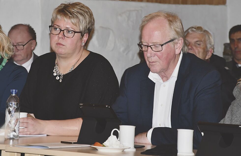 AVVIST: Rådmann Bo Andre Longum sa nei til Napos søknad, men formannskapet sa ja. Her representert ved Mari Mykland (Sp). Til høyre Napo-medeier Aage Nystøl (H), som var inhabil og ikke stemte da saken ble behandlet.
