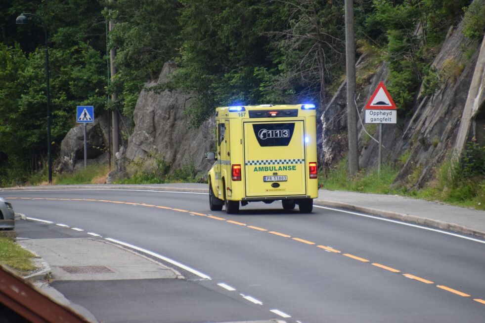 FROLAND: Lørdag ettermiddag rykket nødetatene ut til en trafikkylykke i Froland. ARKIVFOTO: RAYMOND ANDRE MARTINSEN
