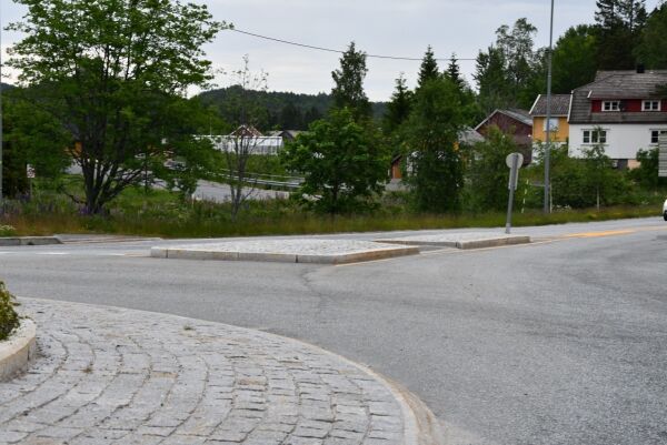 Fv. 42: Mangler merking av fotgjengerfelt