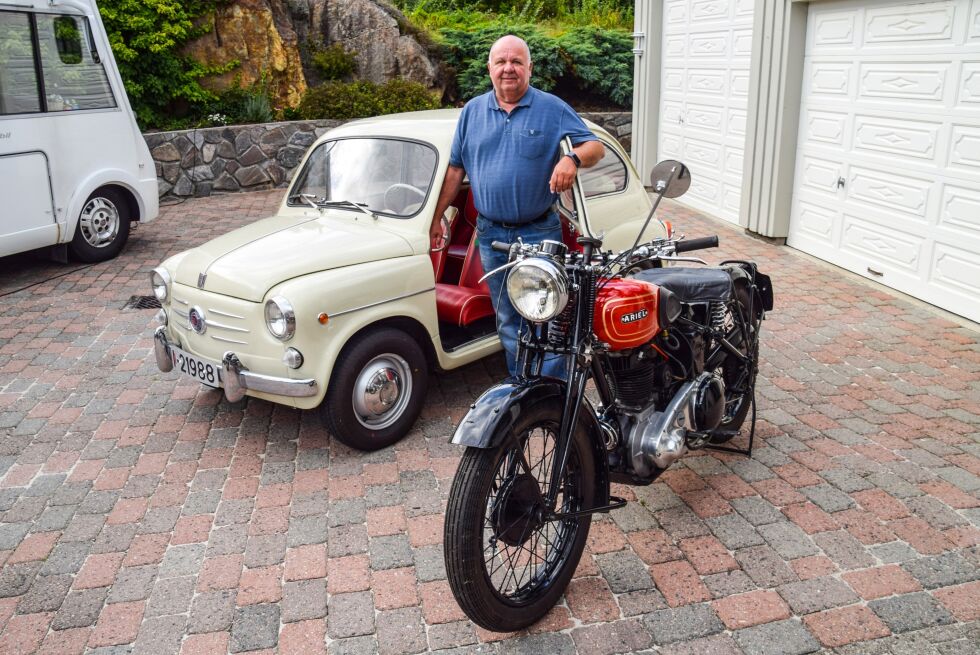 KJØRETØY: Vidar Froland med sin Fiat og Ariel motorsykkel. FOTO: RAYMOND ANDRE MARTINSEN
