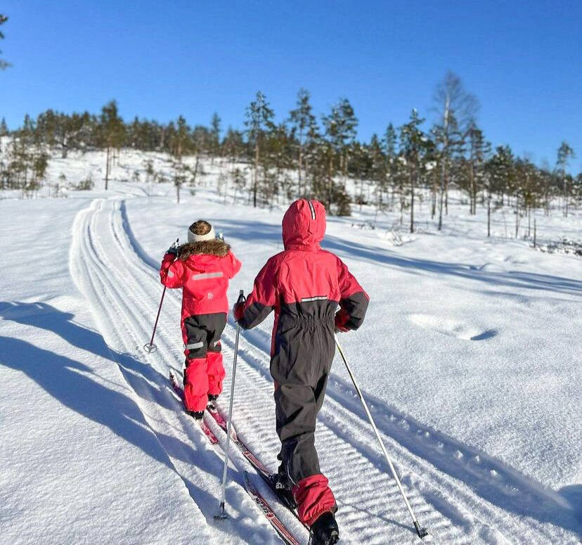 «KOM DEG UT» dagen. Norges nasjonale turdag! Vi har vært på skitur i herlig vær. Flere som har brukt denne dagen ute?						 		FOTO: @CAMPINGKIDSNORWAY