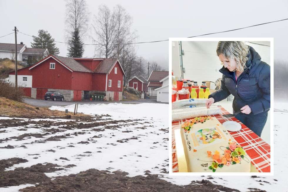 GÅRDSBARNEHAGEN: For noen dager siden ble 10 år med gårdsbarnehage i Froland markert. Her skjærer ordfører Inger-Lene Håland (innfelt) i kaken som var på jubileumsfesten i barnehagen tirsdag ettermiddag. BAKGRUNNSFOTO: RAYMOND ANDRE MARTINSEN / INNFELT FOTO: JANNE VERÅSDAL MJÅVATN