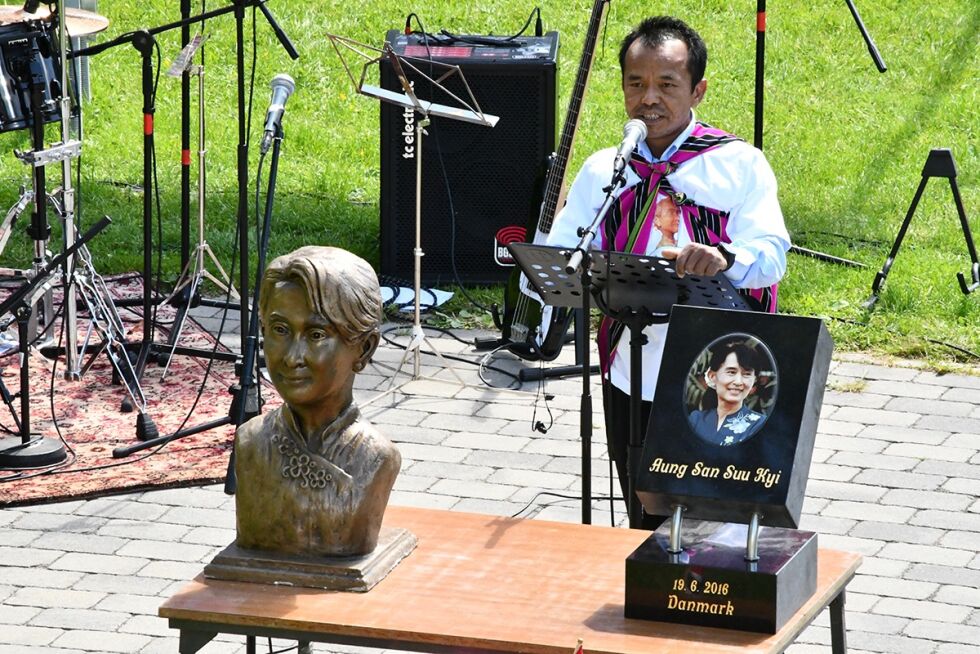 UAVKLART: Om det blir markering av Aung San Suu Kyis 75-årsdag i Fredsparken til sommeren, er fortsatt uavklart. Her John Mang under fjorårets fredskonsert.