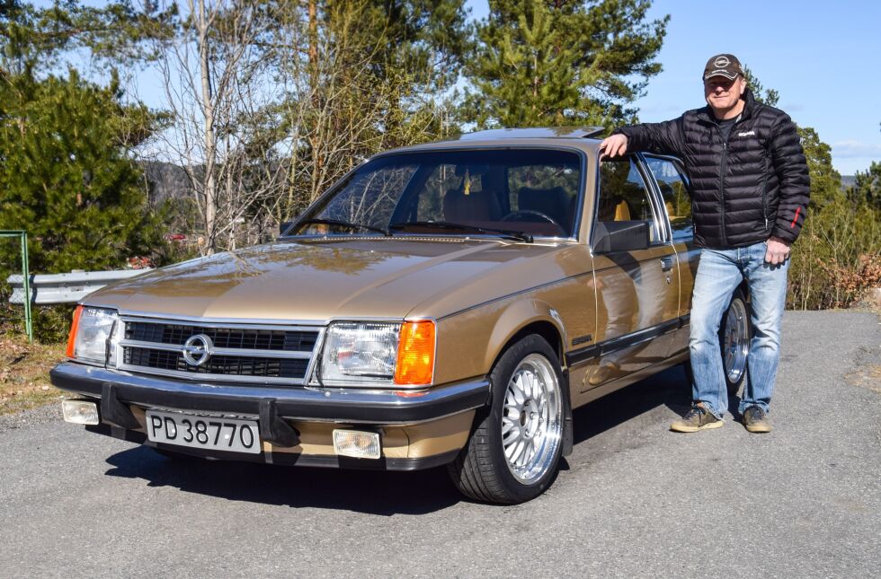 KJØRETØY: Egil Heia med sin 1982 Opel Commodore C 25E.  FOTO: RAYMOND ANDRE MARTINSEN