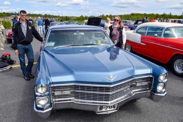 Kjørte Cadillac fra Harstad til Froland
