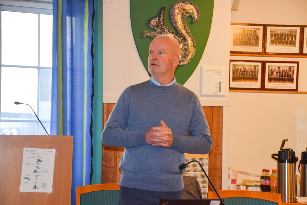 STUDIE: Professor Jon P. Knudsen ved UiA har gjennomført en studie om samfunnsmessige virkninger ved etablering på Bøylestad. I formannskapets møte tirsdag presenterte han rapporten og snakket om funnene. FOTO: RAYMOND ANDRE MARTINSEN