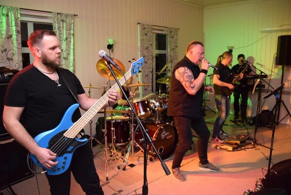 God stemning med grendefest