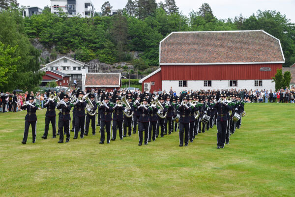 Se bilder fra gardens oppvisning på Frolands Verk