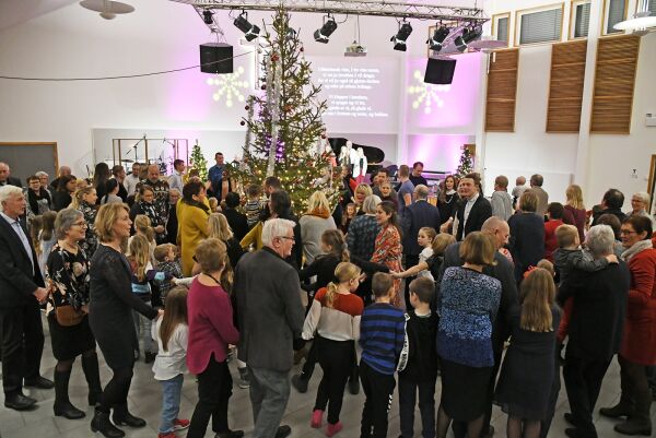 Trangt om plassen rundt juletreet