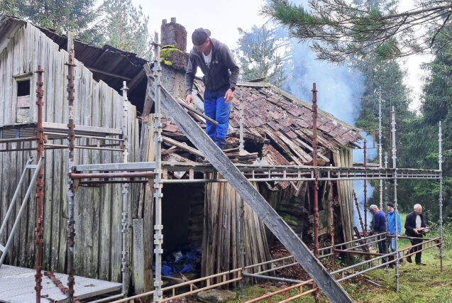 I gang med restaureringen av husmannsplassen Herselkleiva