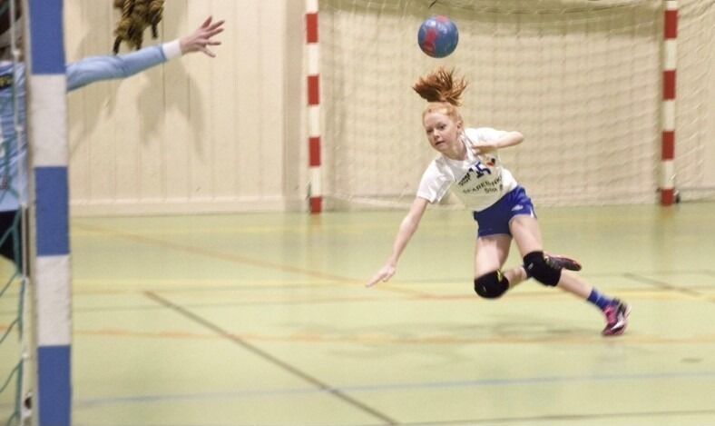 Jenny Venemyr har spilt håndball siden 3. klasse. Før det drev hun med turning. Foto: Privat