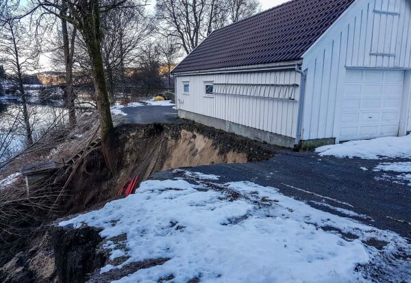 Raste ut ved kirken