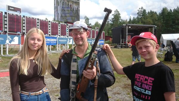- Fornøyd tross bommen