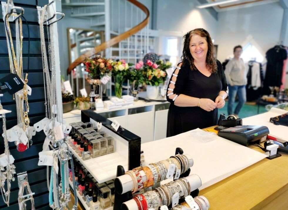 GLAD: Lite gleder Hilde Eriksen mer enn når det kommer inn kunder og skryter av de nye lokalene når de handler.