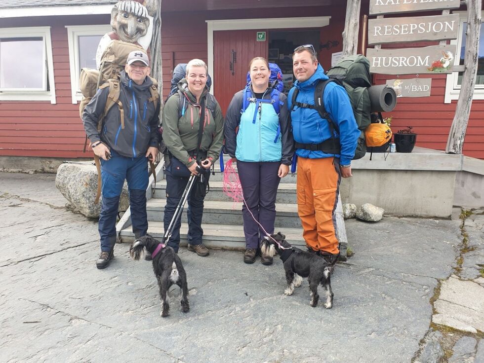 TROIKA: Her ser vi turfølge på Hardangervidda. Fra venstre Hugo Ursvik, Ann Veronica Ursvik, Maja Lindholm og Rune Osmundsen.