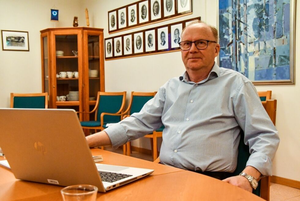 LOGGER AV: Om tre måneder, til påske, lukker assisterende kommunedirektør Øystein Bråstad igjen PC-en på jobb i Froland kommune for siste gang. Og blir pensjonist, etter 47 år.