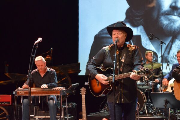 Topp stemning på countrykonsert