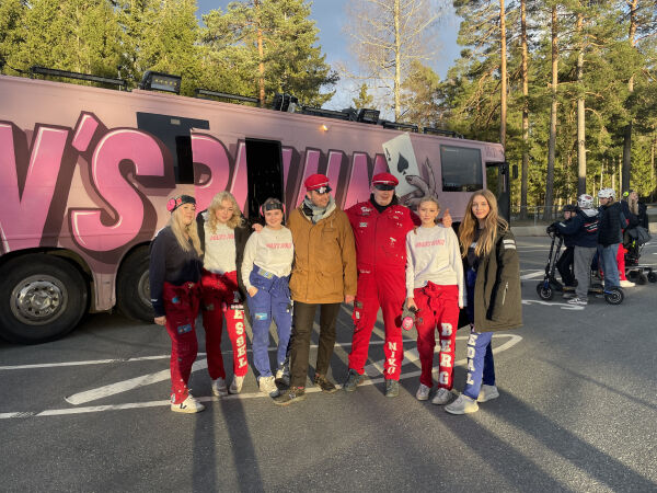 Åpnet lommeboka for russen