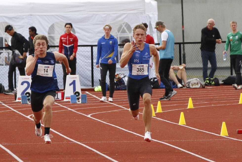 Elias Sollid (t.h) imponerte stort da han vant 200 meter på Tyrvinglekene. Han tok også som andre norske kravet til årets ungdoms OL i Slovenia. FOTO: RUNE HELLE / VESTPRESS